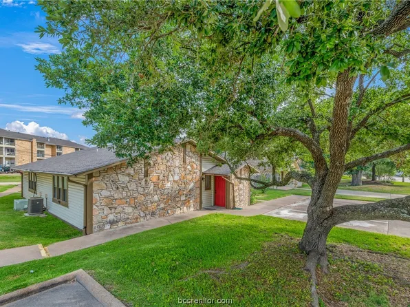 2323 De Lee St APT 28, Bryan, TX 77802