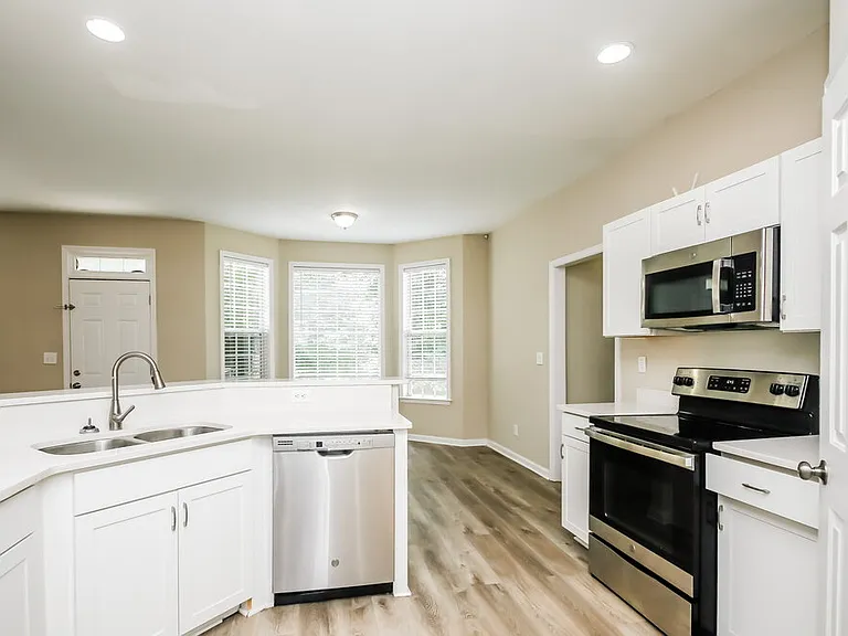 410 Amesbury Cv SW — Photo 10