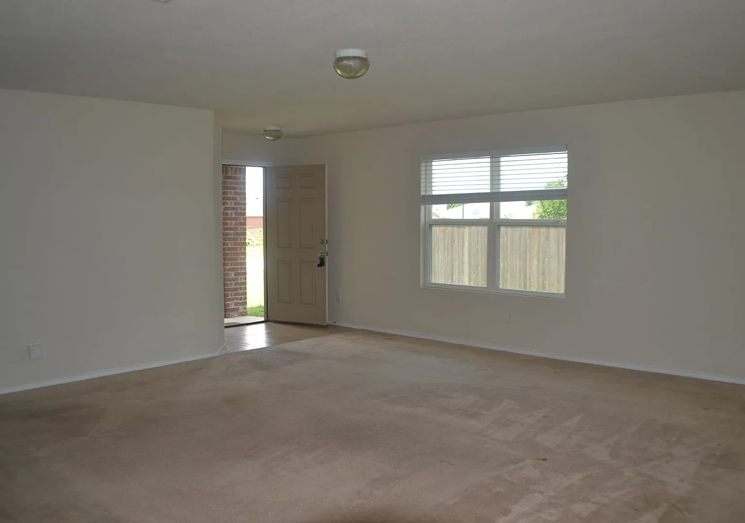 House for Lease in Sherman — Photo 3