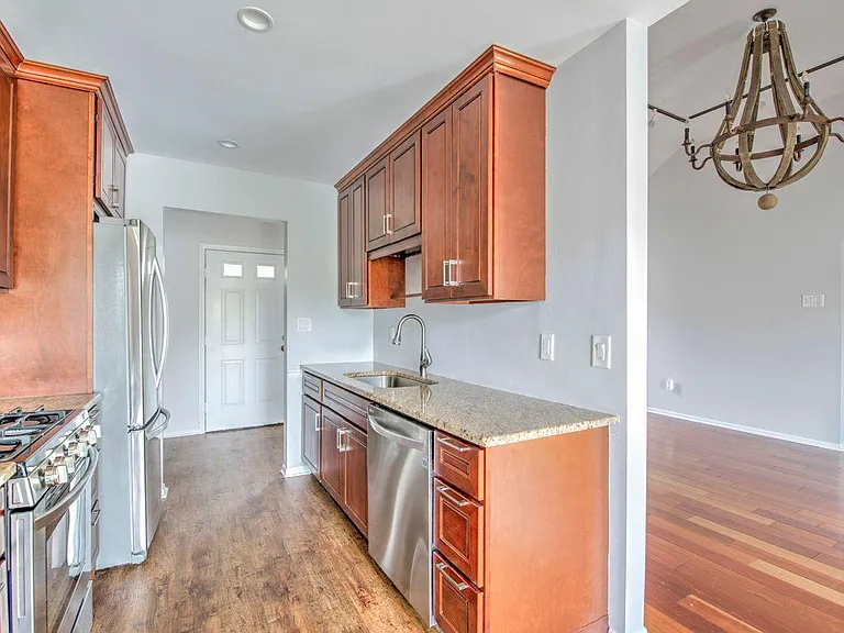 20 Tower Hill Dr #20 — Photo 9