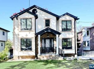 481 Chestnut St, Ridgefield, NJ 07657