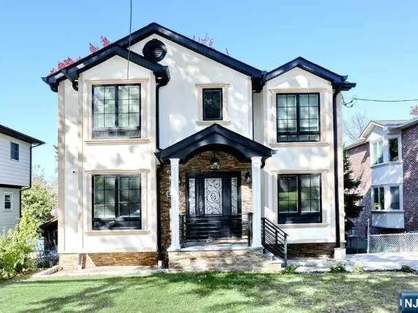 481 Chestnut St, Ridgefield, NJ 07657