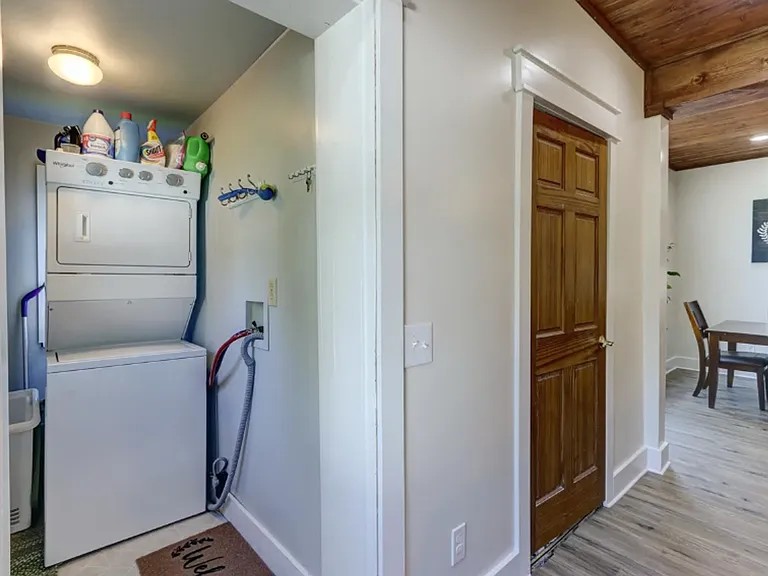511 W Wisconsin St — Photo 23