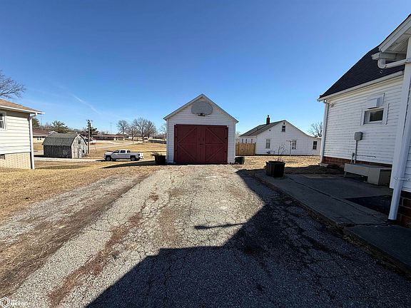 3rd image of 501 E State St