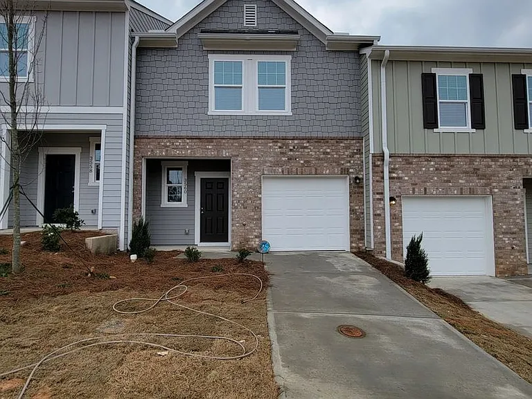 3560 Eagle Ct — Photo 2