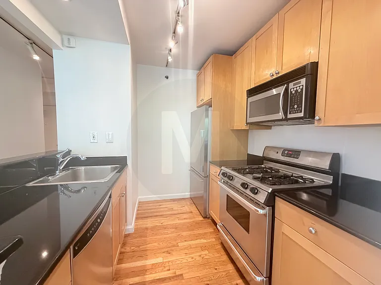 416 E 11th St #3B — Photo 1