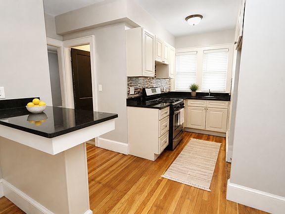 2nd image of 7 Cedar St APT 1