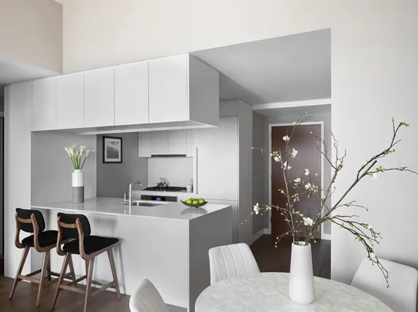 99 Hudson Street 3003 image 2 of 30