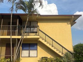 10023 Winding Lake Rd, Fort Lauderdale, FL