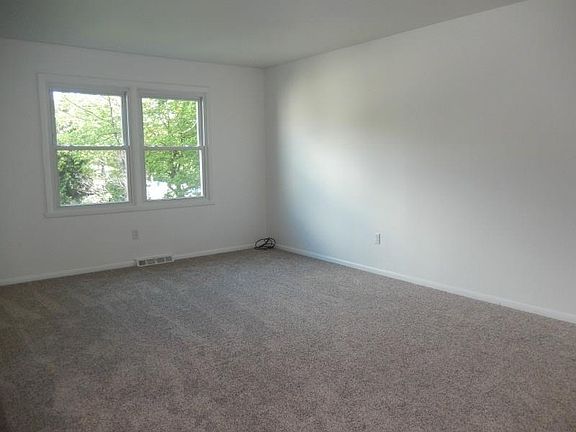 3rd image of 4450 Lorna Ln