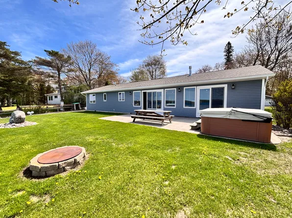 3224 Lakeshore Dr, Sault Sainte Marie, MI 49783