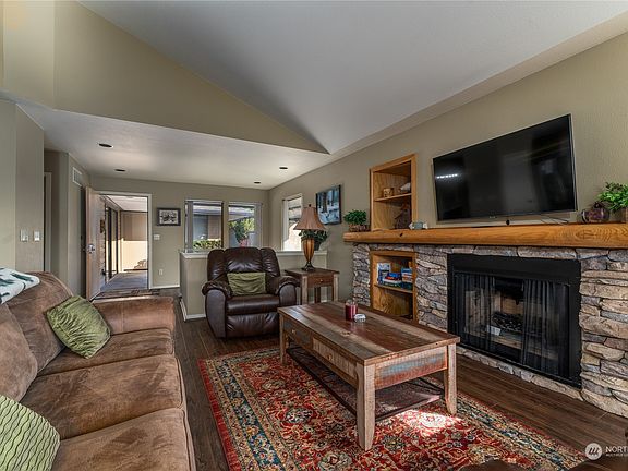 5th image of 513 B Halmalka Highlands Court
