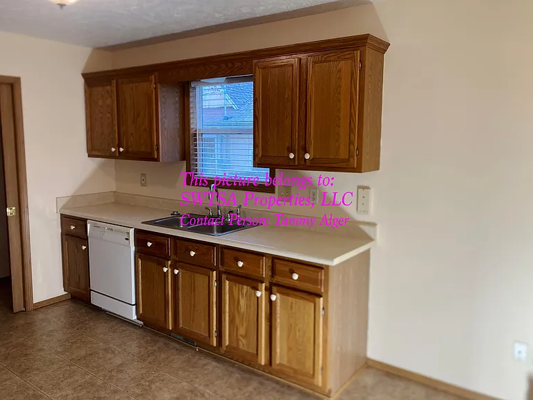 421 W Olive St — Photo 3