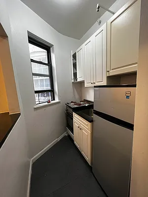 Rented by Salon Realty Corp | media 9