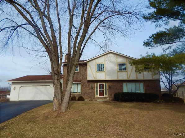 4388 High View Dr, Nazareth, PA 18064