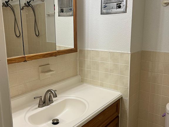 5th image of 440 Carpenter Ave APT 10