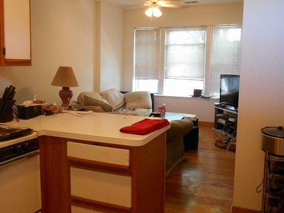 4th image of 2256 W Berteau Ave