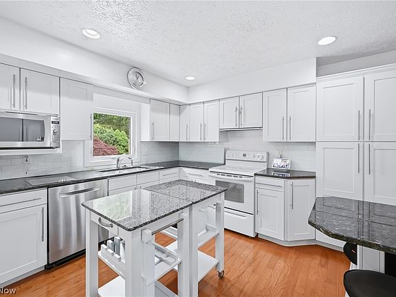 3rd image of 1116 E 15th St