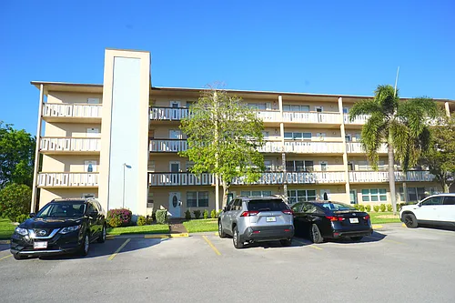 401 Southampton Dr #A-401 Photo 1
