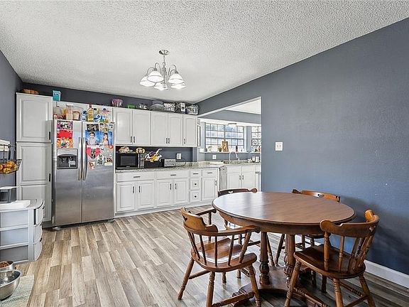 5th image of 210 Bedford St
