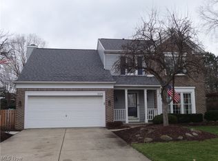 10373 Sandalwood Ln, Twinsburg, OH 44087