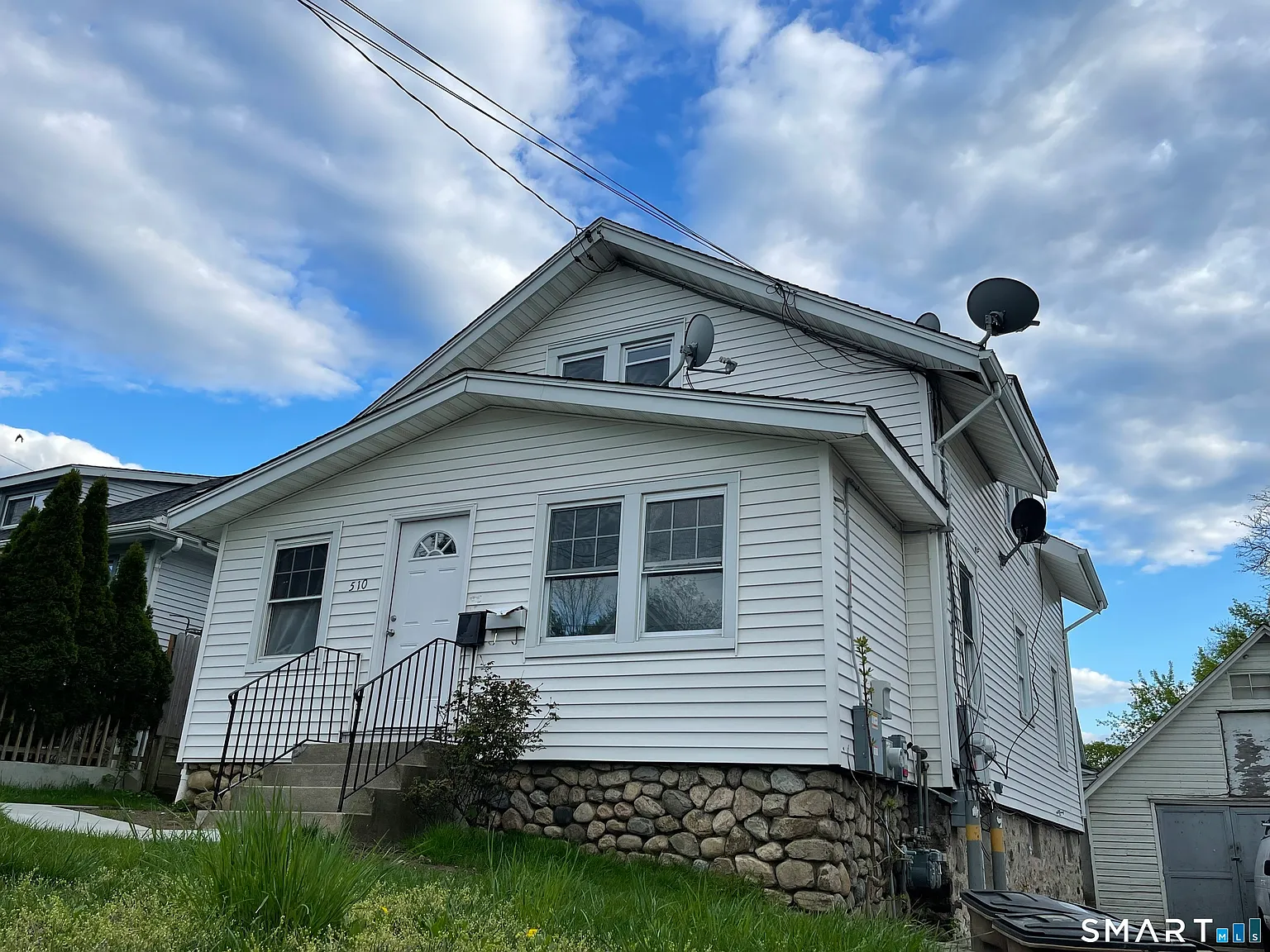 3 bed, 1.0 bath, 2027 sqft, $2,850 — Photo 1