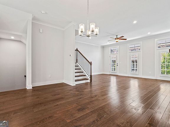 4th image of 775 Hadley Ln