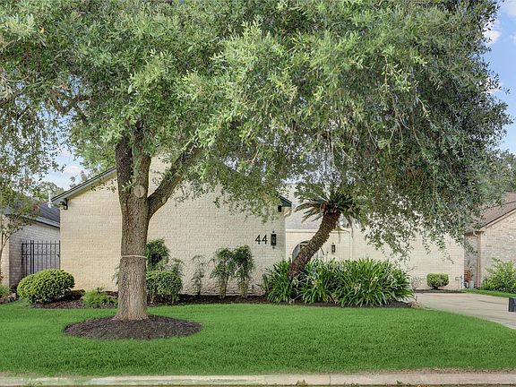 2nd image of 44 Crestwood Cir