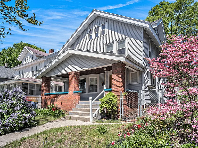 1321 Bemis St SE — Photo 2
