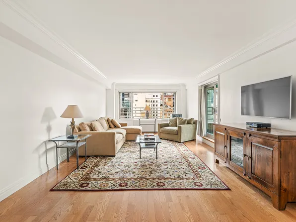 200 East 57th Street image 1 of 7