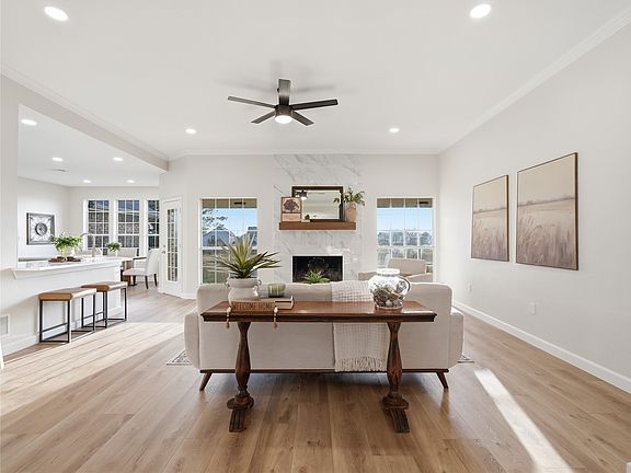 5th image of 902 Pioneer Cir W
