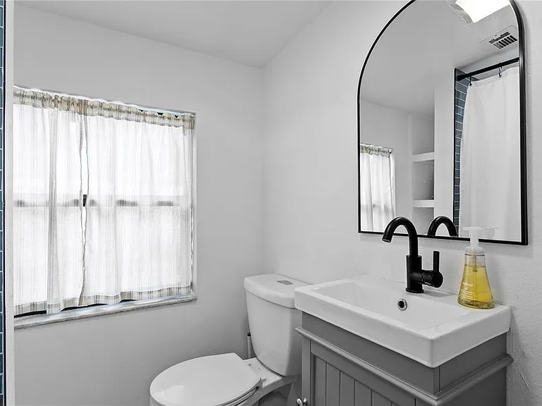 2407 S Lois Ave — Photo 18
