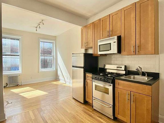 4th image of 325 Bleecker St APT 2