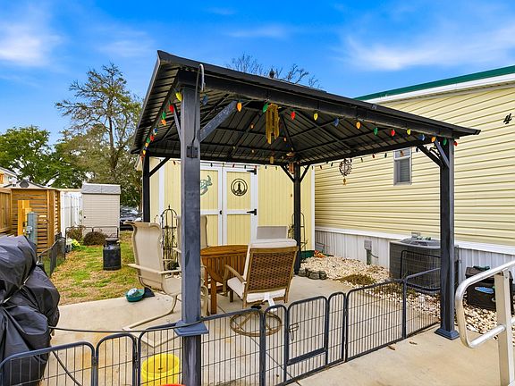 2nd image of 462 Oak Ave.