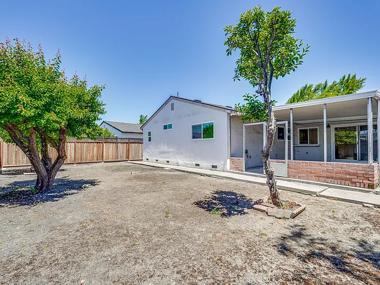 6063 Pineland Ave — Photo 45
