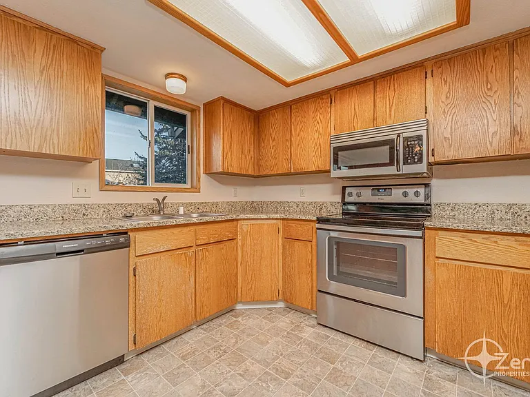 1401 SE Park Crest Ave — Photo 13