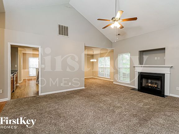3rd image of 3235 Leicester Dr