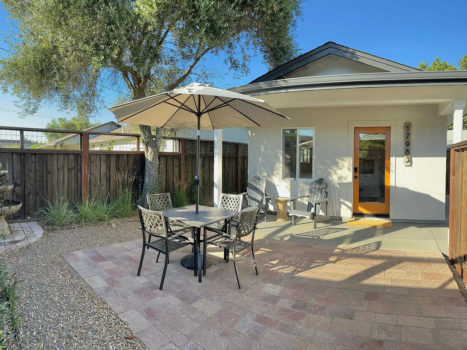 1 bed, 320 sqft, $2,200 — Photo 1