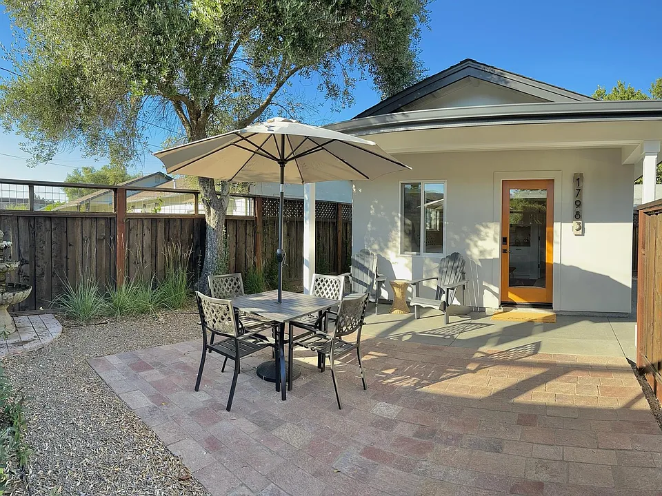 17983 Los Banos Dr