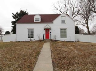 1001 Arthur St, Holdrege, NE 68949
