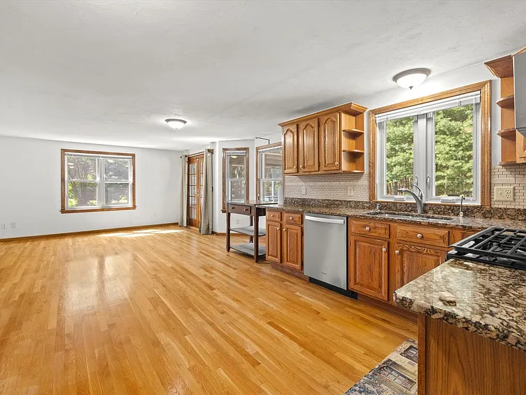 57 Harvest Wood Dr — Photo 8