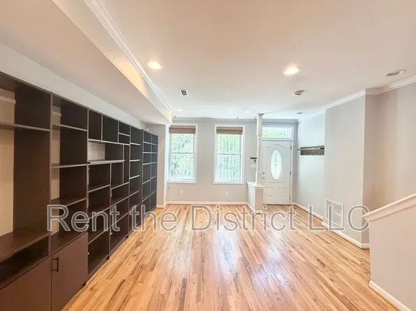 775 Kenyon St NW, Washington, DC 20010