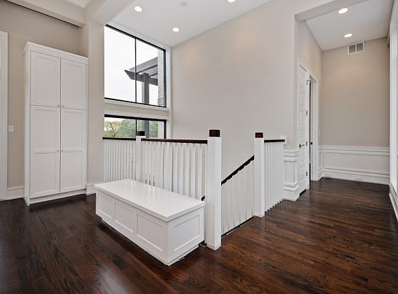 3rd image of 3940 N Ashland Ave