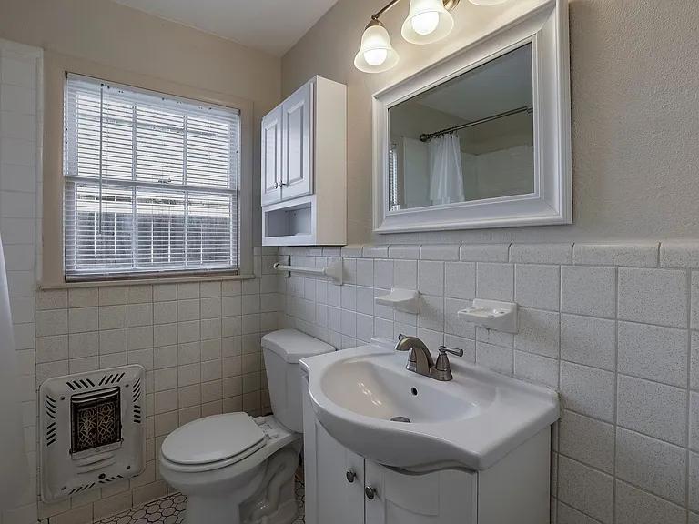 3933 Dexter Ave — Photo 12