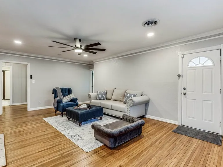 3624 W Biddison St — Photo 6