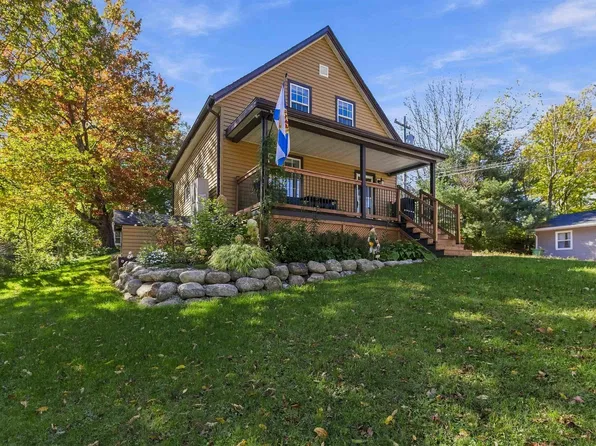 25 Pearl St, Bridgewater, NS B4V 2P4