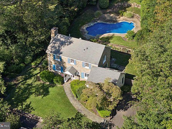 2nd image of 317 Waring Rd