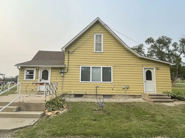 839 S 1st St, Hebron, NE 68370