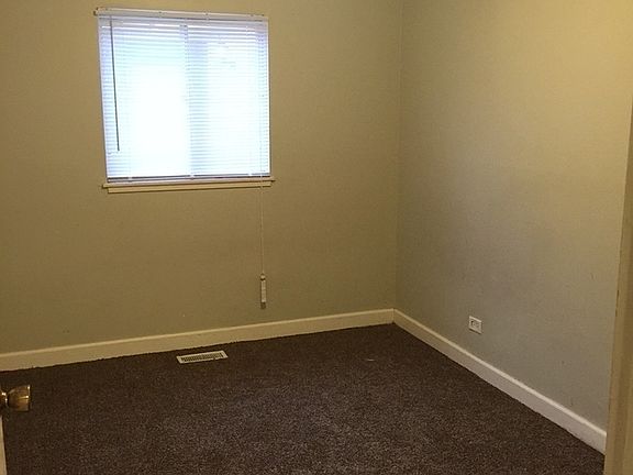 5th image of 305 Somonauk St