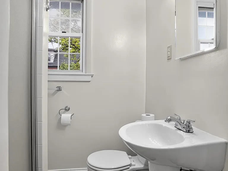 1327 S Queen St — Photo 10